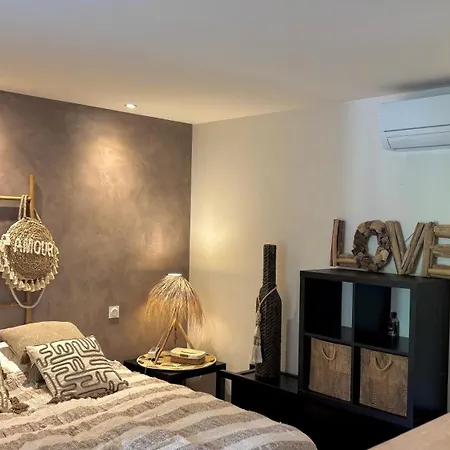 Boho, Calme, Piscine & A Pied Apartmán *